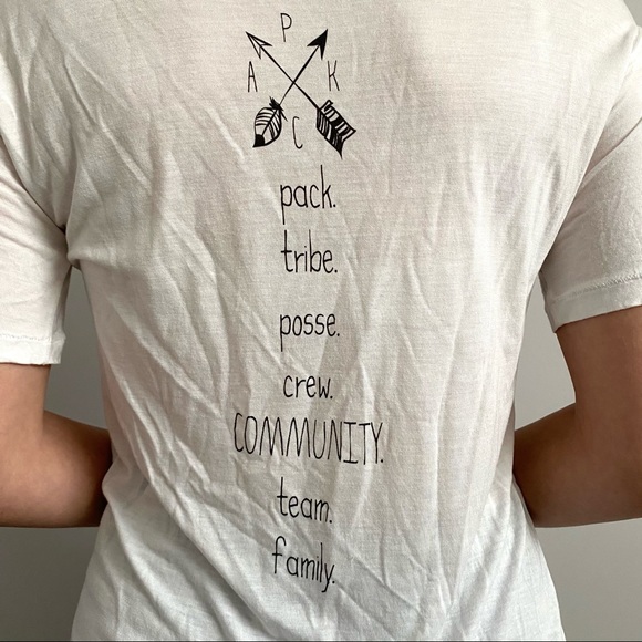 White T-Shirt with Wolf Art and Distressing S - Picture 4 of 8